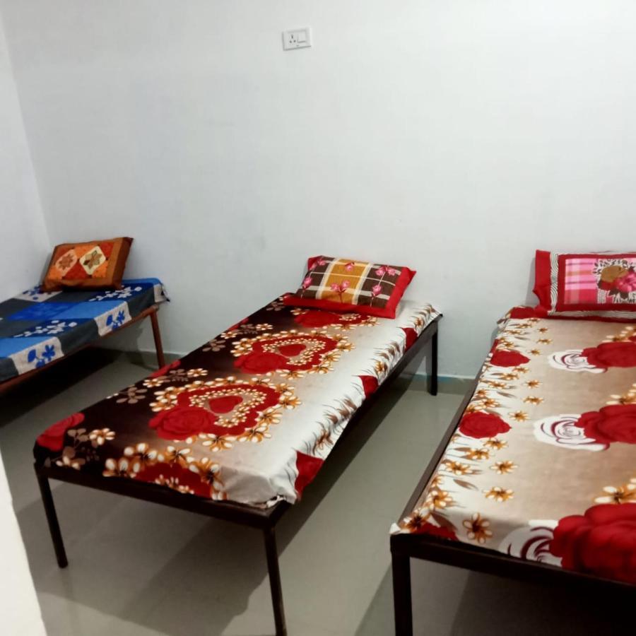 Veera'S Hostel Пушкар Екстериор снимка