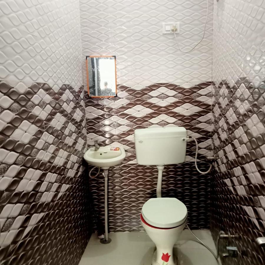 Veera'S Hostel Пушкар Екстериор снимка
