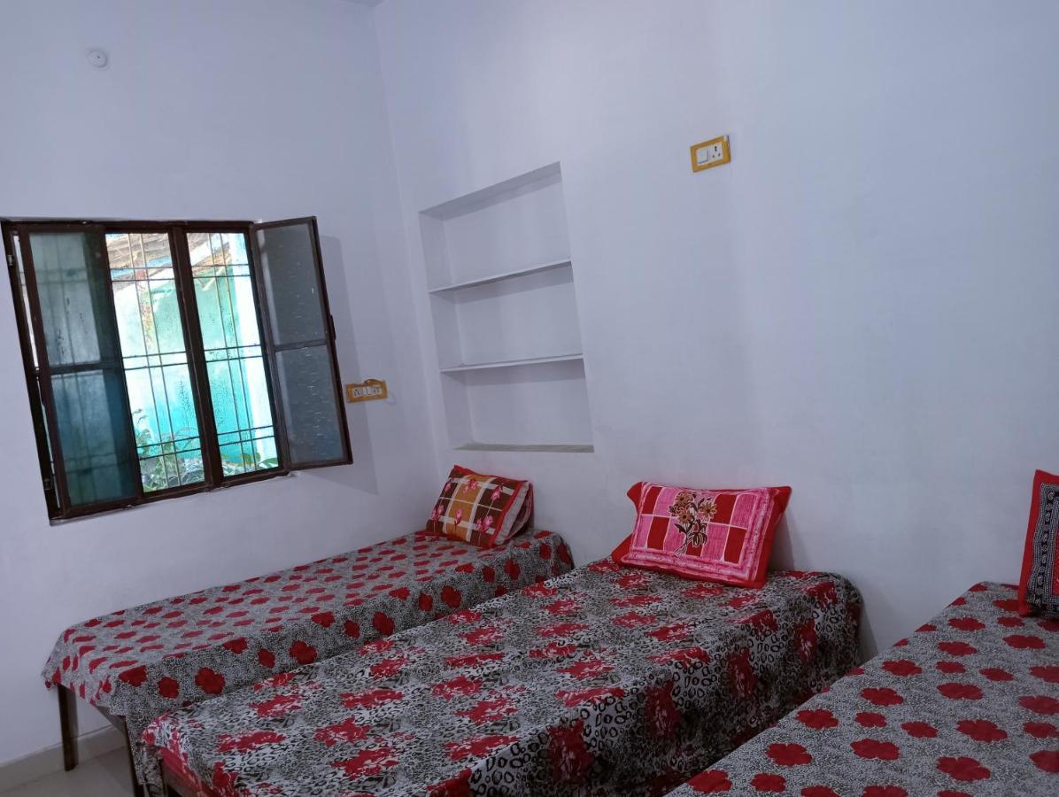 Veera'S Hostel Пушкар Екстериор снимка