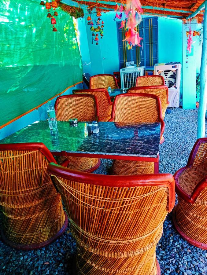 Veera'S Hostel Пушкар Екстериор снимка
