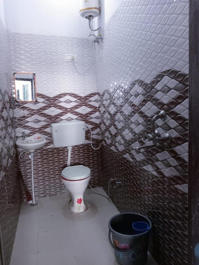 Veera'S Hostel Пушкар Екстериор снимка