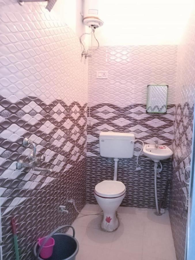 Veera'S Hostel Пушкар Екстериор снимка