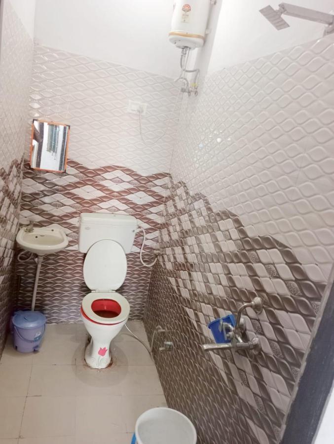 Veera'S Hostel Пушкар Екстериор снимка