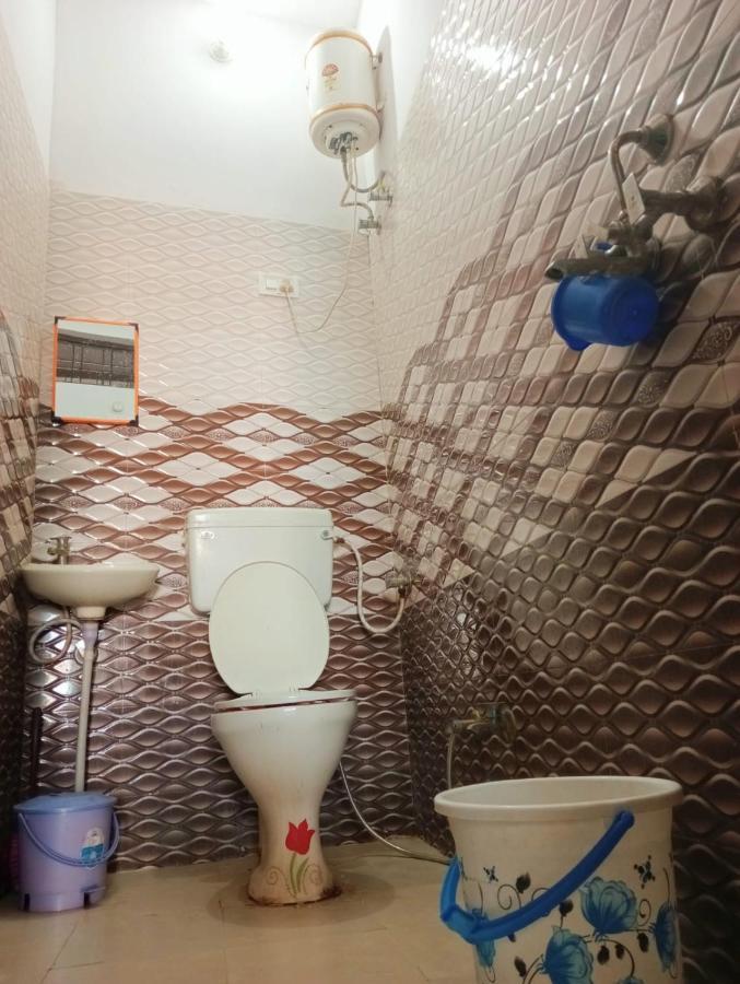 Veera'S Hostel Пушкар Екстериор снимка