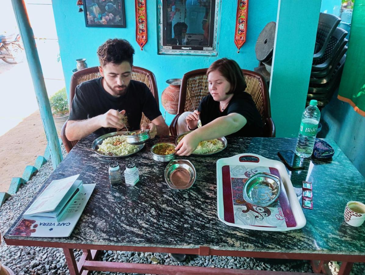 Veera'S Hostel Пушкар Екстериор снимка