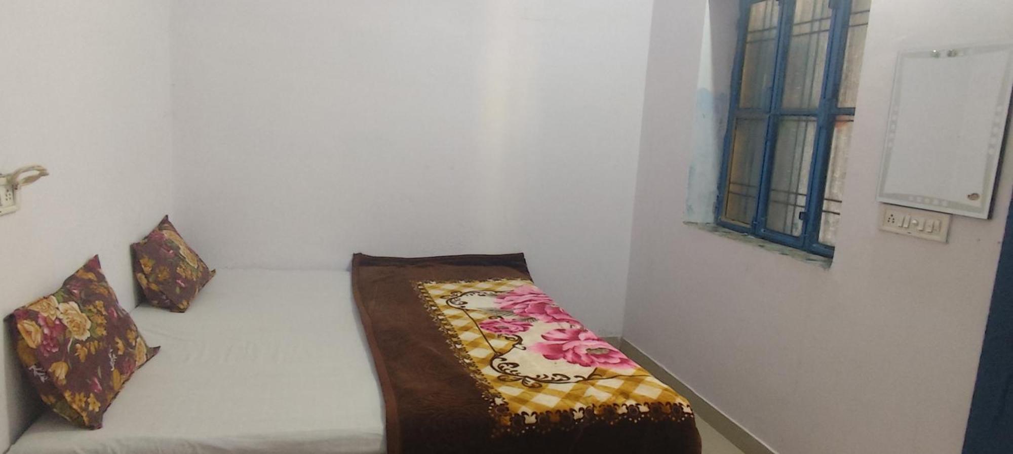 Veera'S Hostel Пушкар Екстериор снимка