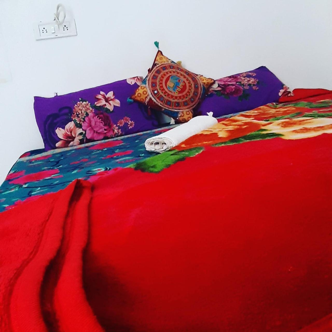 Veera'S Hostel Пушкар Екстериор снимка